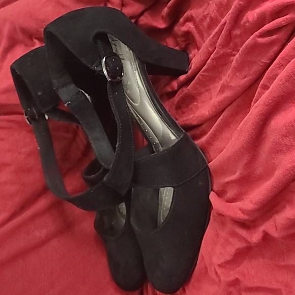 11W strappy heels - Picture 2 of 4